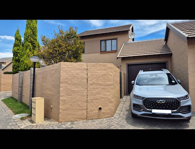 2 BEDROOM TOWNHOUSE FOR SALE IN NOORDWYK